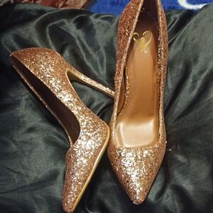 Elegant Glitter Pumps